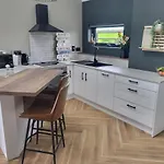 Rose Meadow * ليسكانور