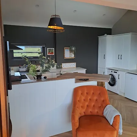 Rose Meadow Apartment *